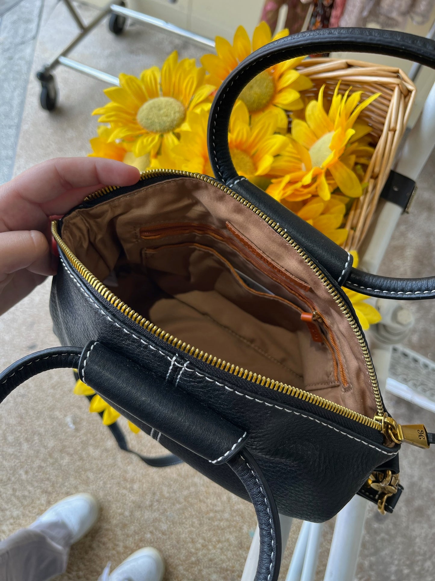 HOBO Sheila Top Zip Crossbody - Black